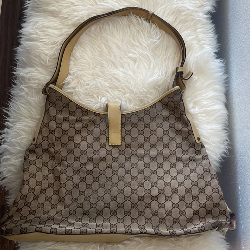 Gucci vintage large shoulder bag. Authentic but well worn - Picture 2 of 6
